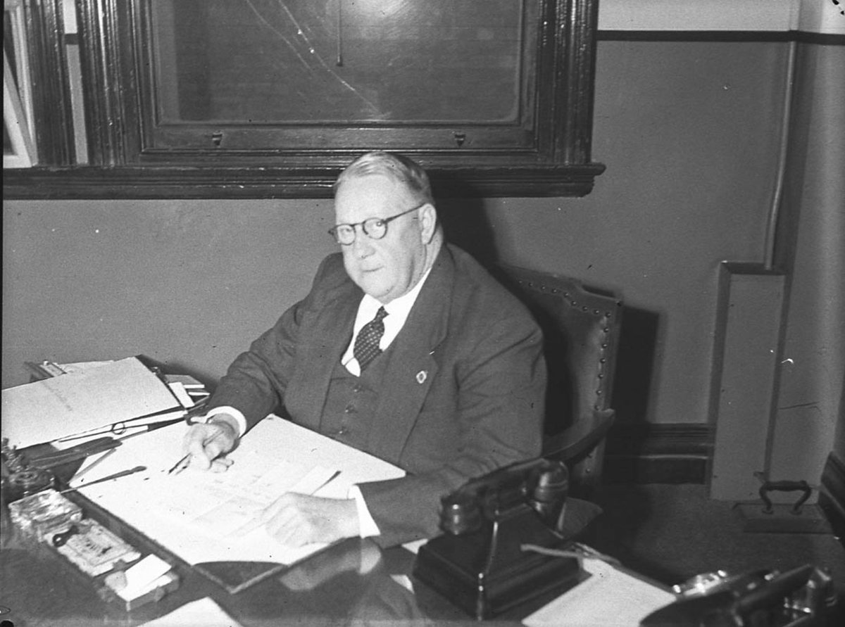 Mr Roy Hendy at Town Hall taken for Australian Comforts Fund, Sydney city centre (1946)