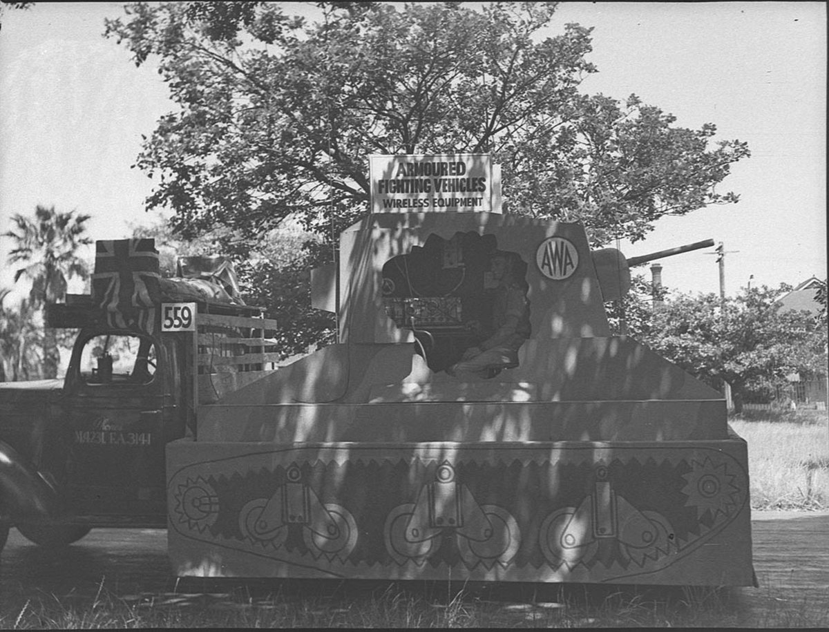 Munitions procession AWA wireless set no 19 manufactured during World war II (1943)