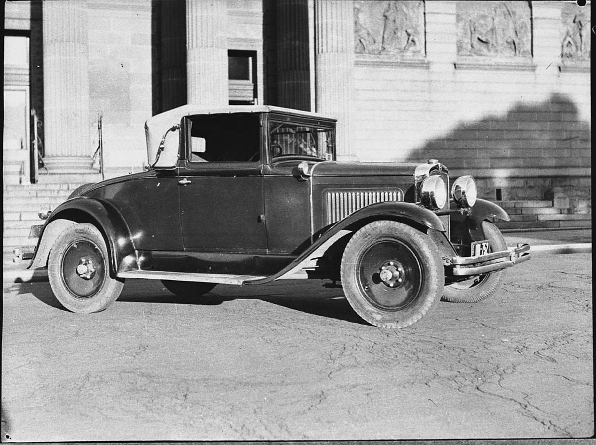 Nash coupe taken for Liberty Motors (1937)