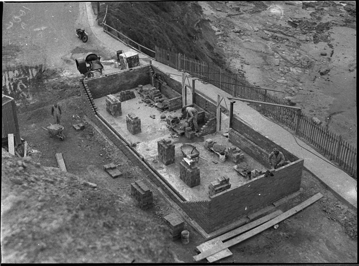 New Bogey Hole dressing shed during construction (1953)