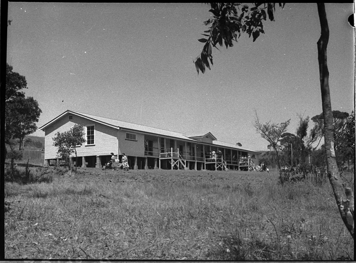 New school Waratah West opened by Mr Heffron (1955)
