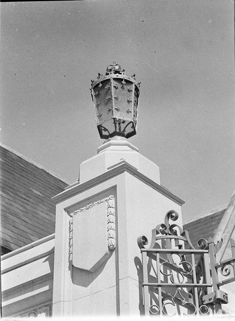 New Sydney University gates and lodge, Camperdown (1940)