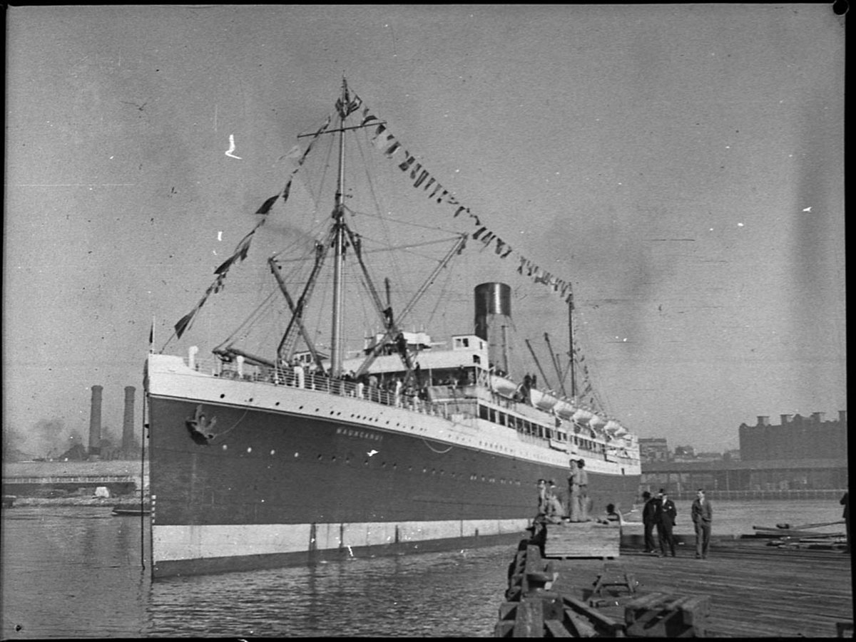 Arrival of the New Zealand contingent for Anzac Day aboard TSS Maunganui, 23 April 1938, Pyrmont