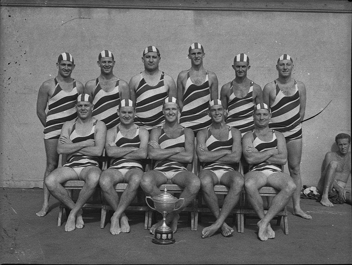 North Bondi Surf Life Saving Team wins NWhitehead Trophy InterClub Relay 19421943