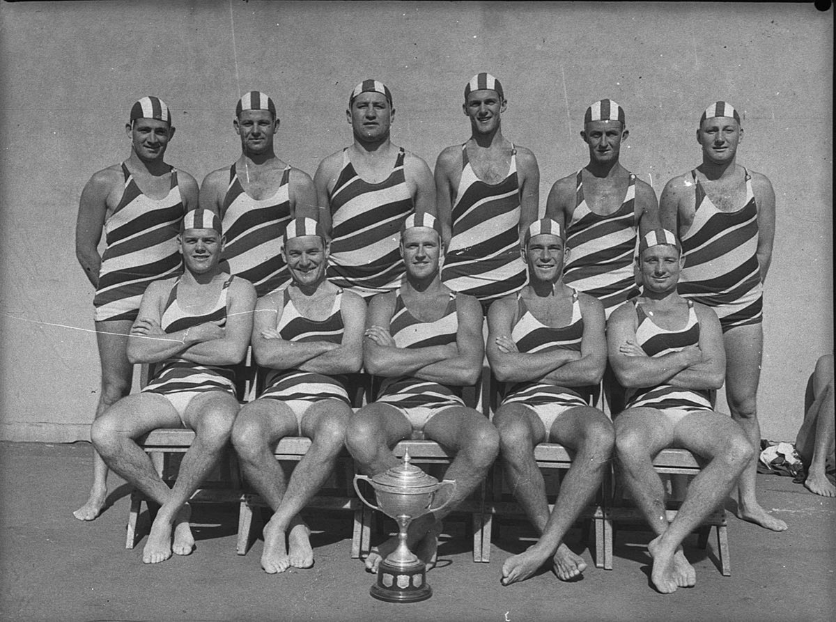 North Bondi Surf Life Saving Team wins NWhitehead Trophy 19421943