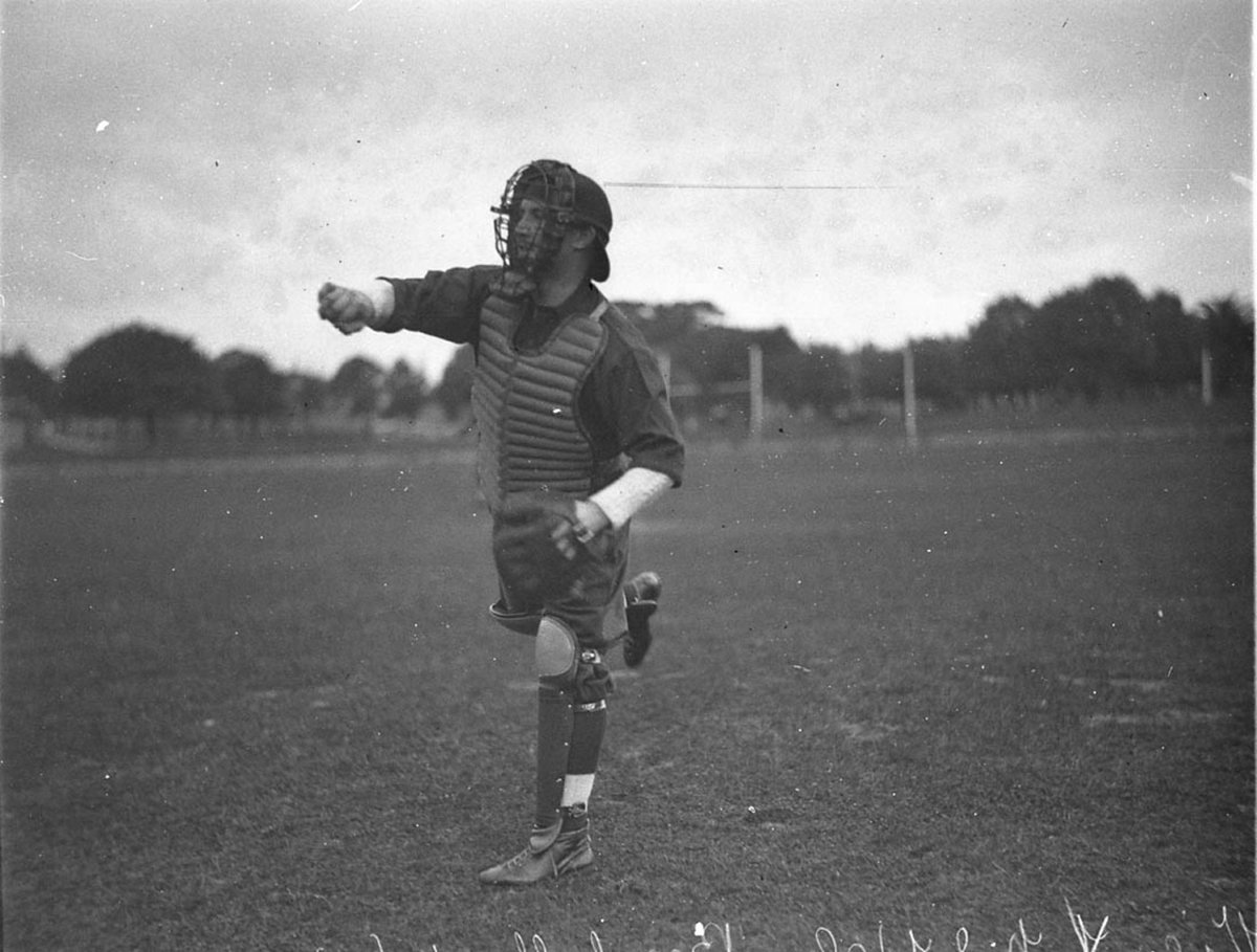 NSW catcher in action (1934)