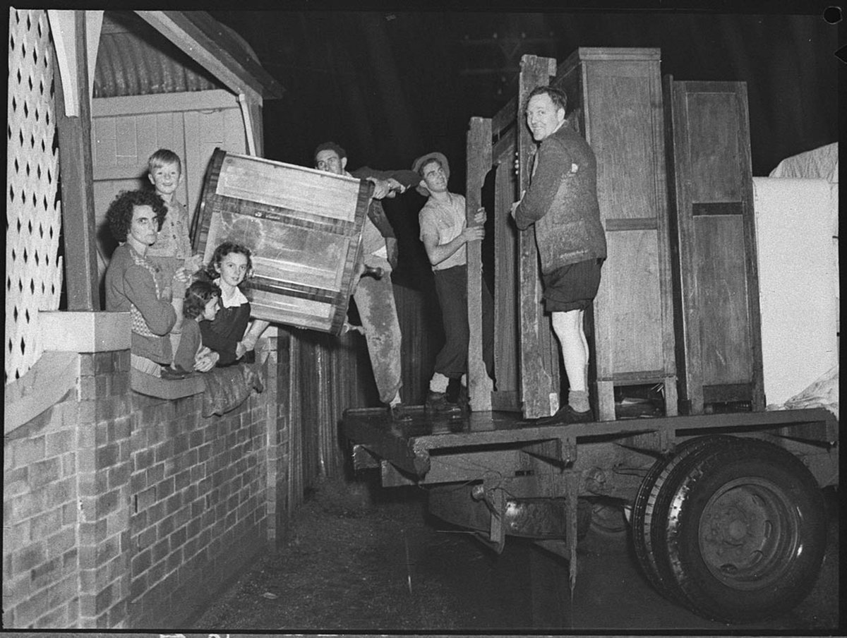 OHara family Melbourne Street Louth Park moving belongings (1952)