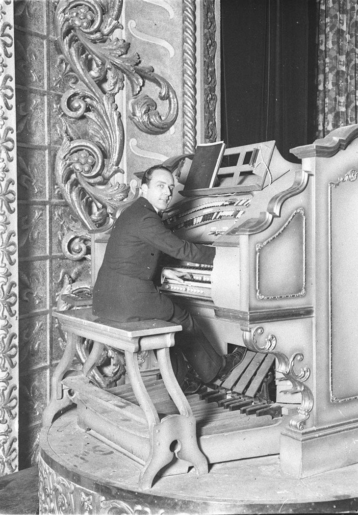 Organist Price Dunlavy at the State Theatre Wurlitzer organ, Sydney city centre (1930s)