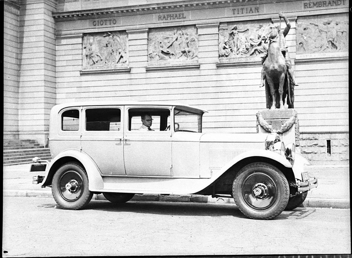 Packard car taken for Liberty Motors for Telegraph classified ads (1937)