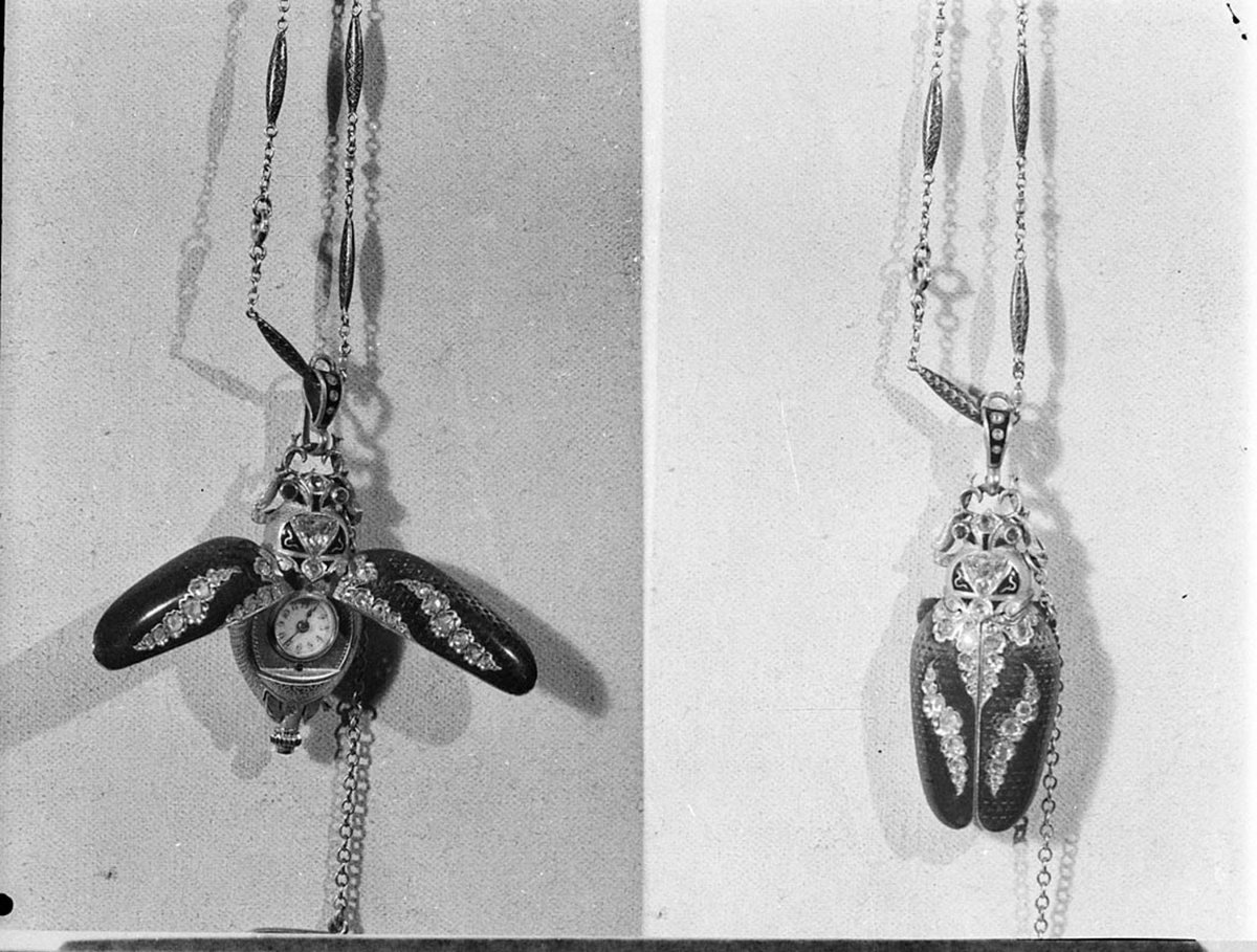 Pendant watch for Mrs Hugh Mackin Lapstone Hotel (1946)
