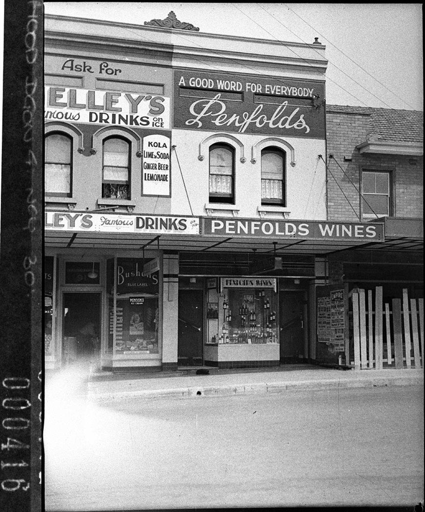 Penfolds Wines display in shop windows of wine saloon (1939)