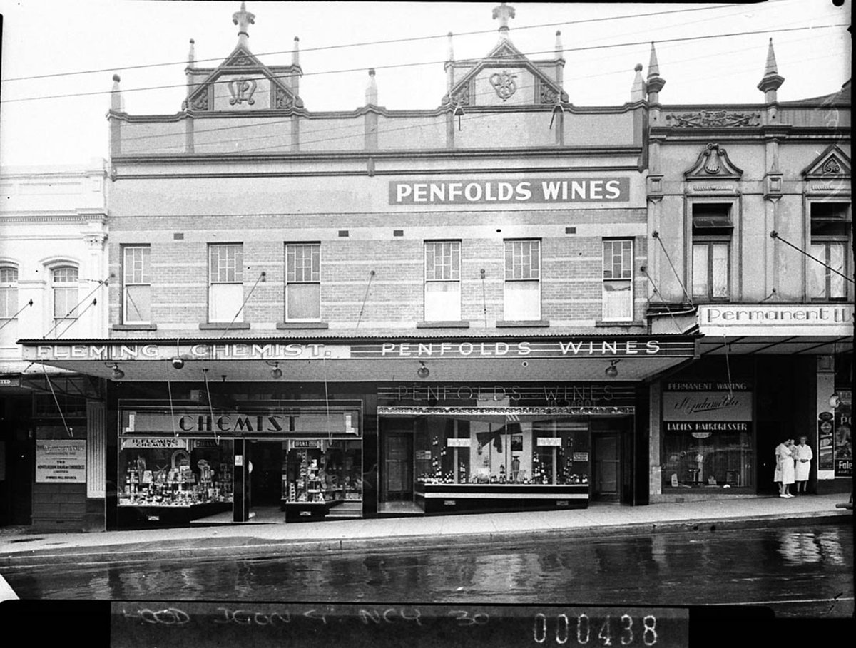 Penfolds Wines display in shop windows of wine saloon, Sydney city centre (1939)