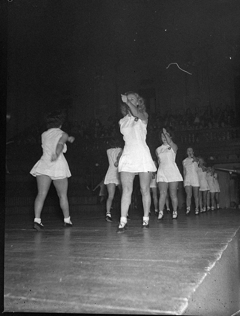 Physical culture display Sydney Town Hall, Sydney city centre (1947)