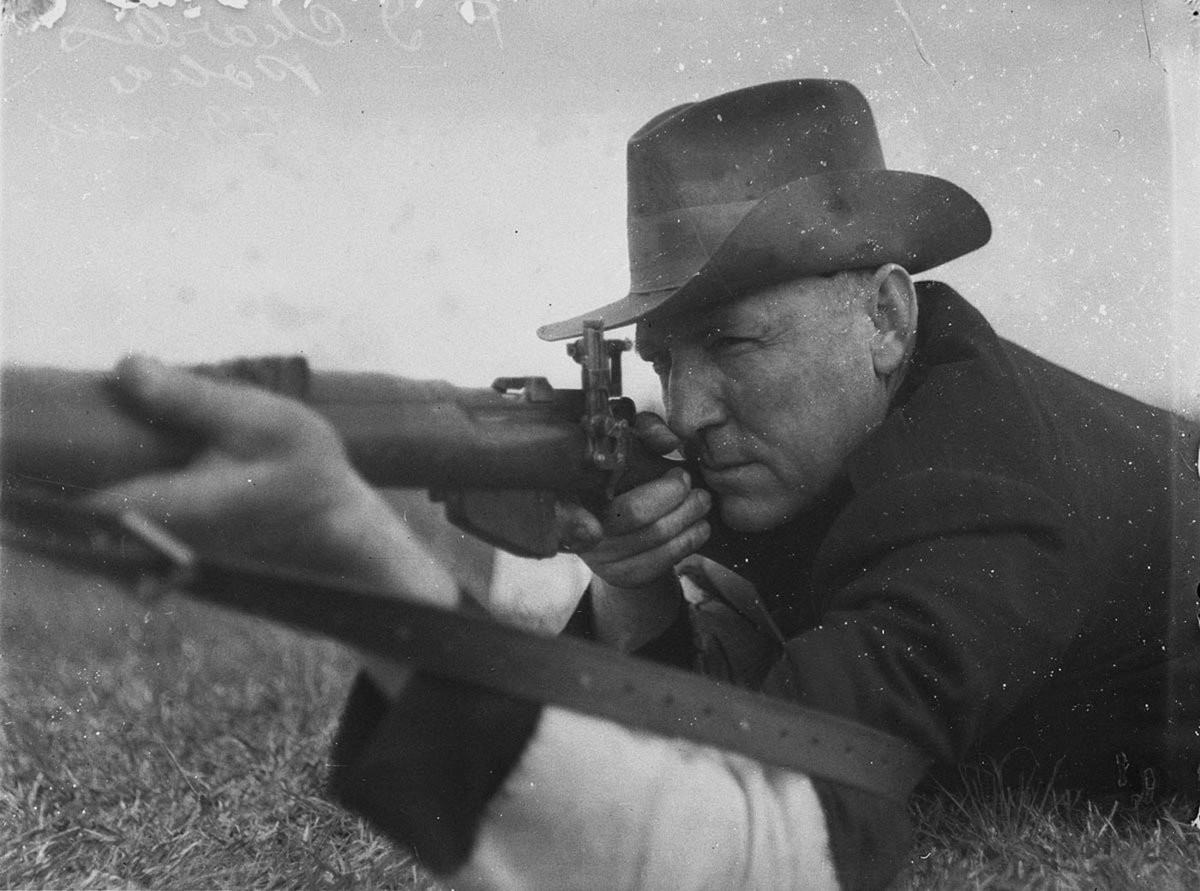 PI Charles of Police NSW Club on 300 yard mound (1934)