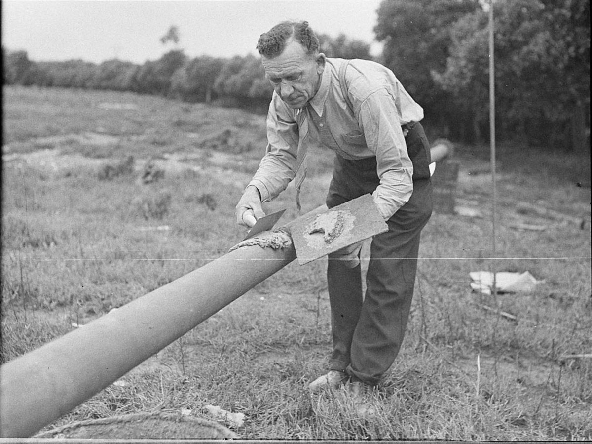 Pipe line at Shell Co Clyde (1950)