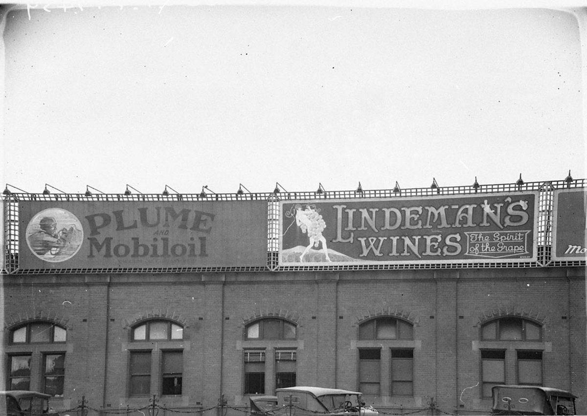 Plume Mobiloil Lindemans Wines billboards Central Railway Station, Haymarket (1920s)