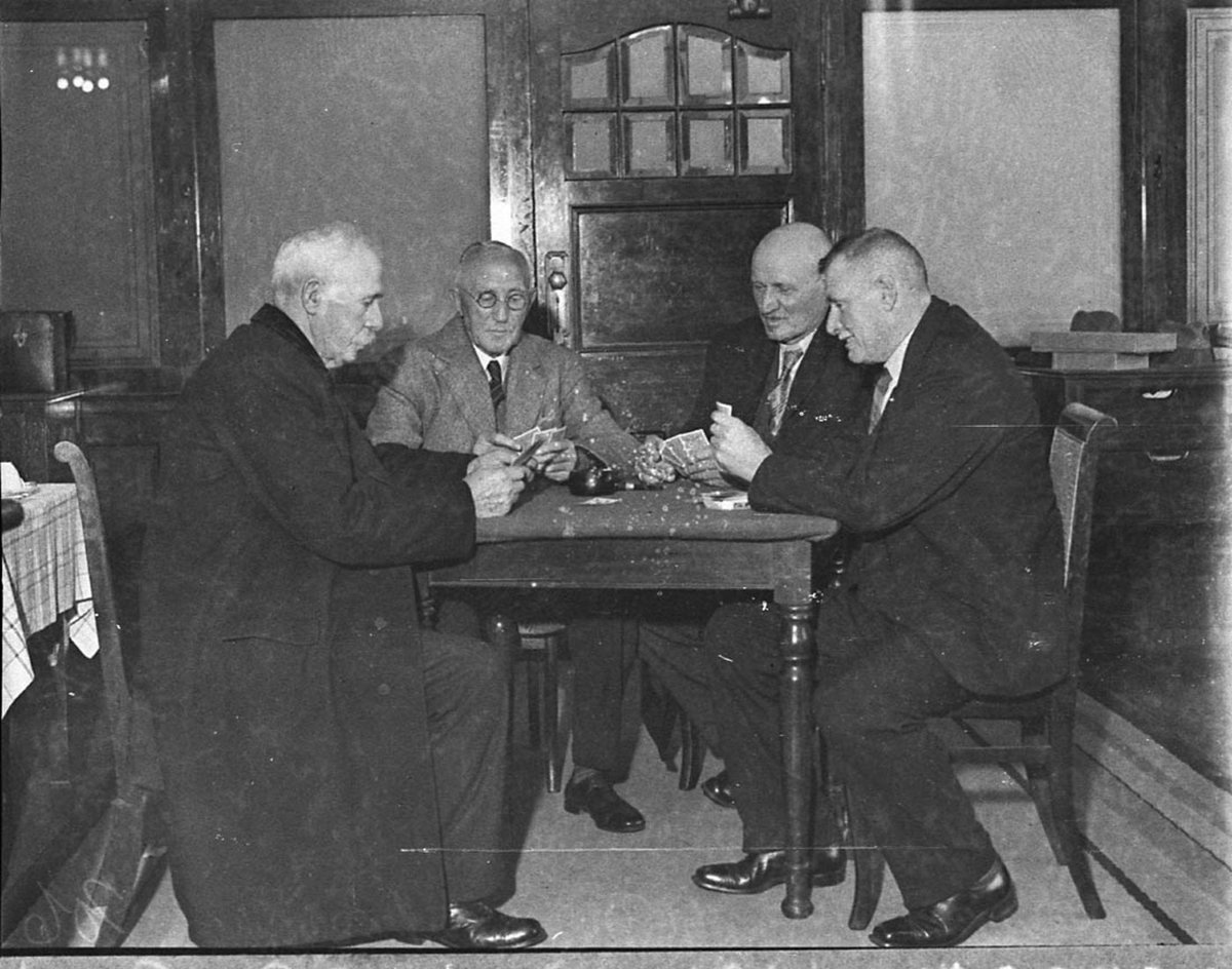 Police card party (1935)