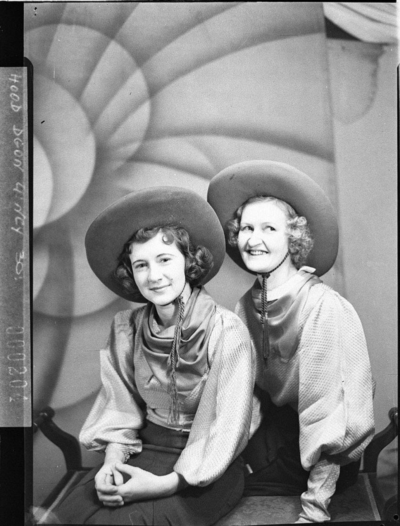 Portrait of Mrs Cracknell and Mitzi (1938)