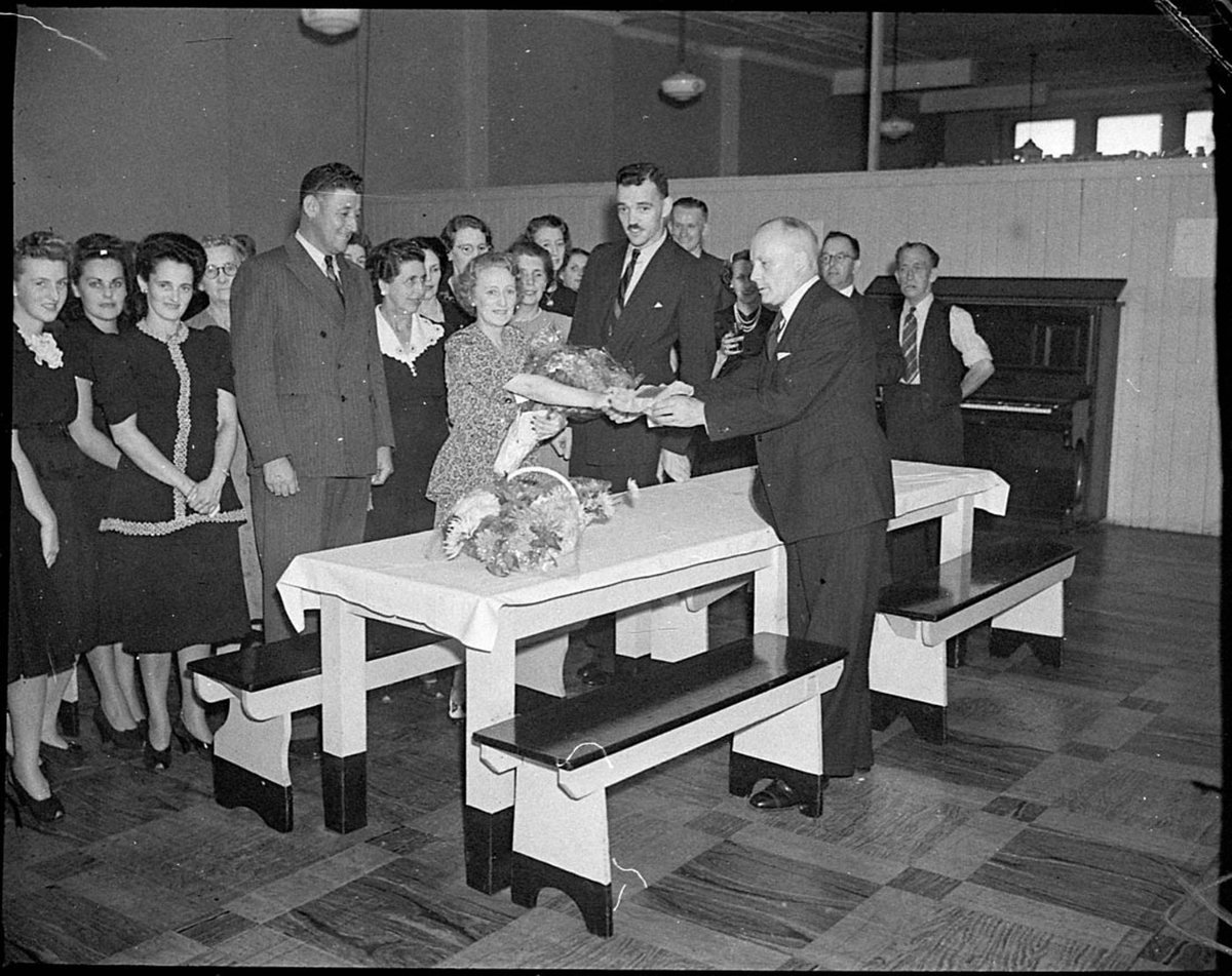 Presentation of cheques (1947)