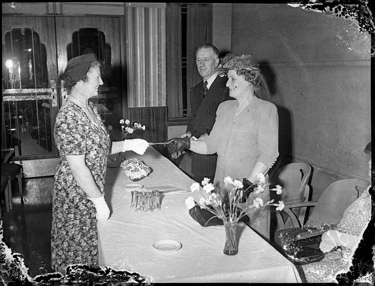 Presentation of cheques (1946)