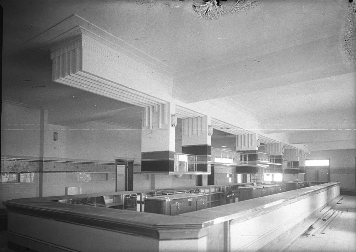 Public bar (1940s)