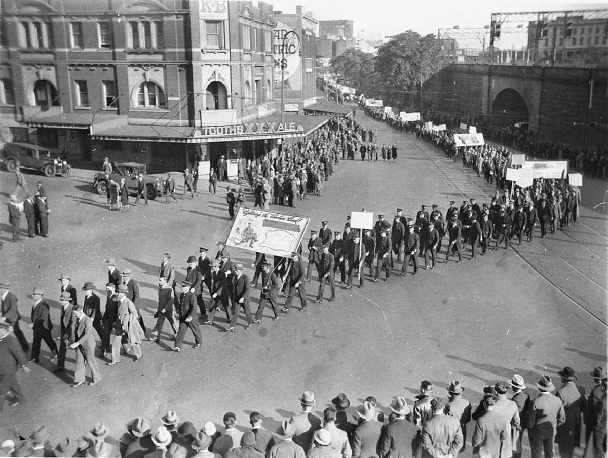 Rail tram and public service unions protest march against Public Service Reduction Act by Federal Arbitration Court (c. 1934)