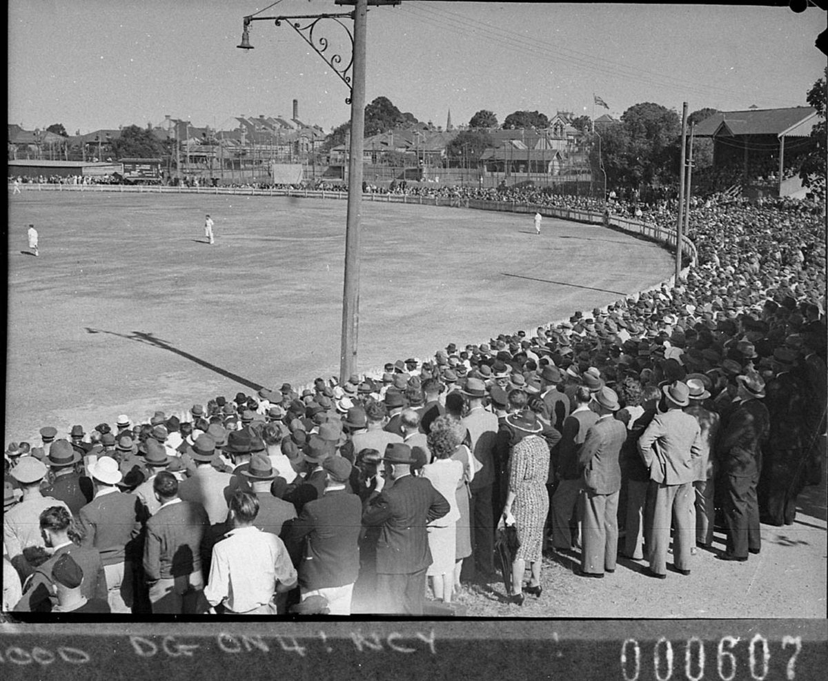 Record crowd at cricket at Marrickville Oval, 1944