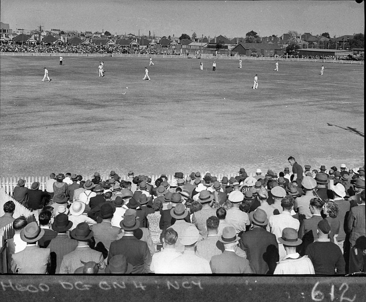 Record crowd at cricket at Marrickville Oval (1944)