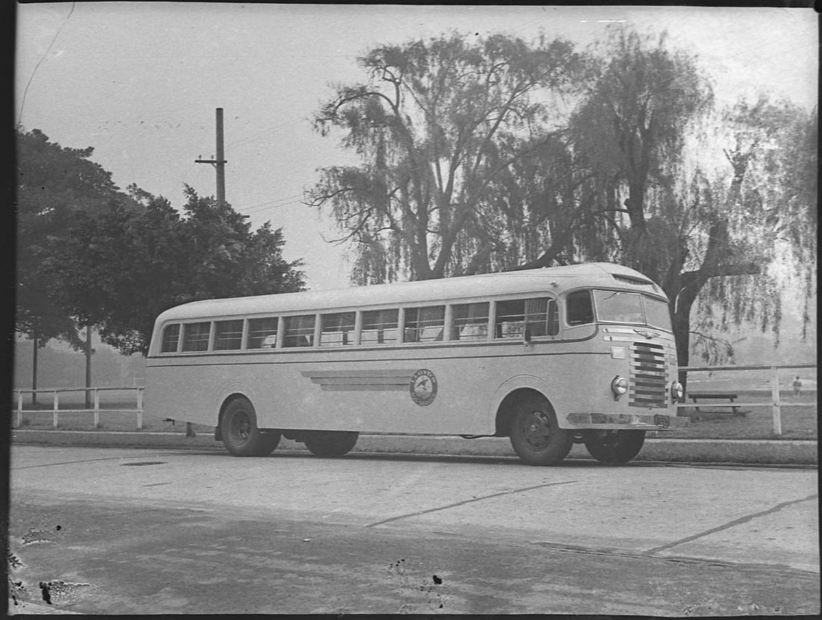 Reo bus (1950)