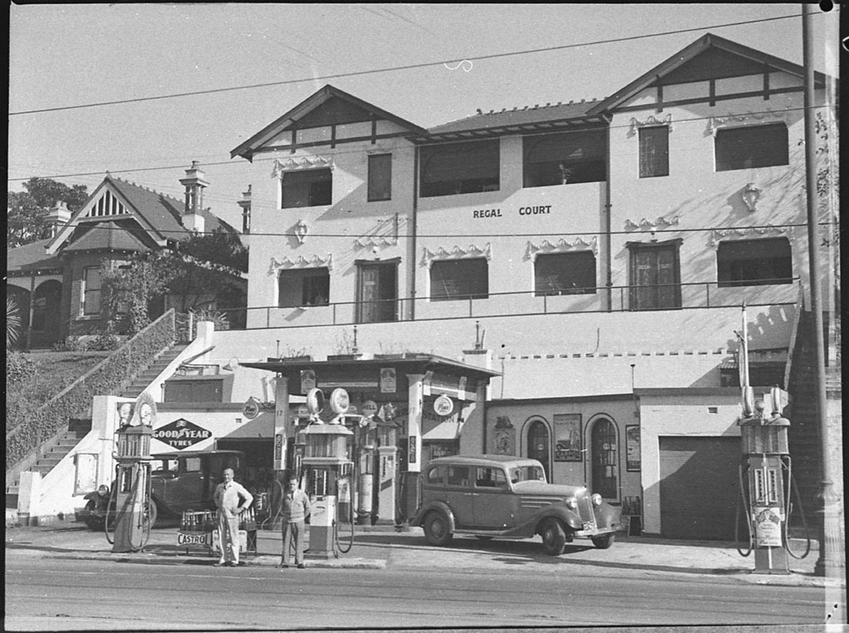 Royal Service Station (1937)