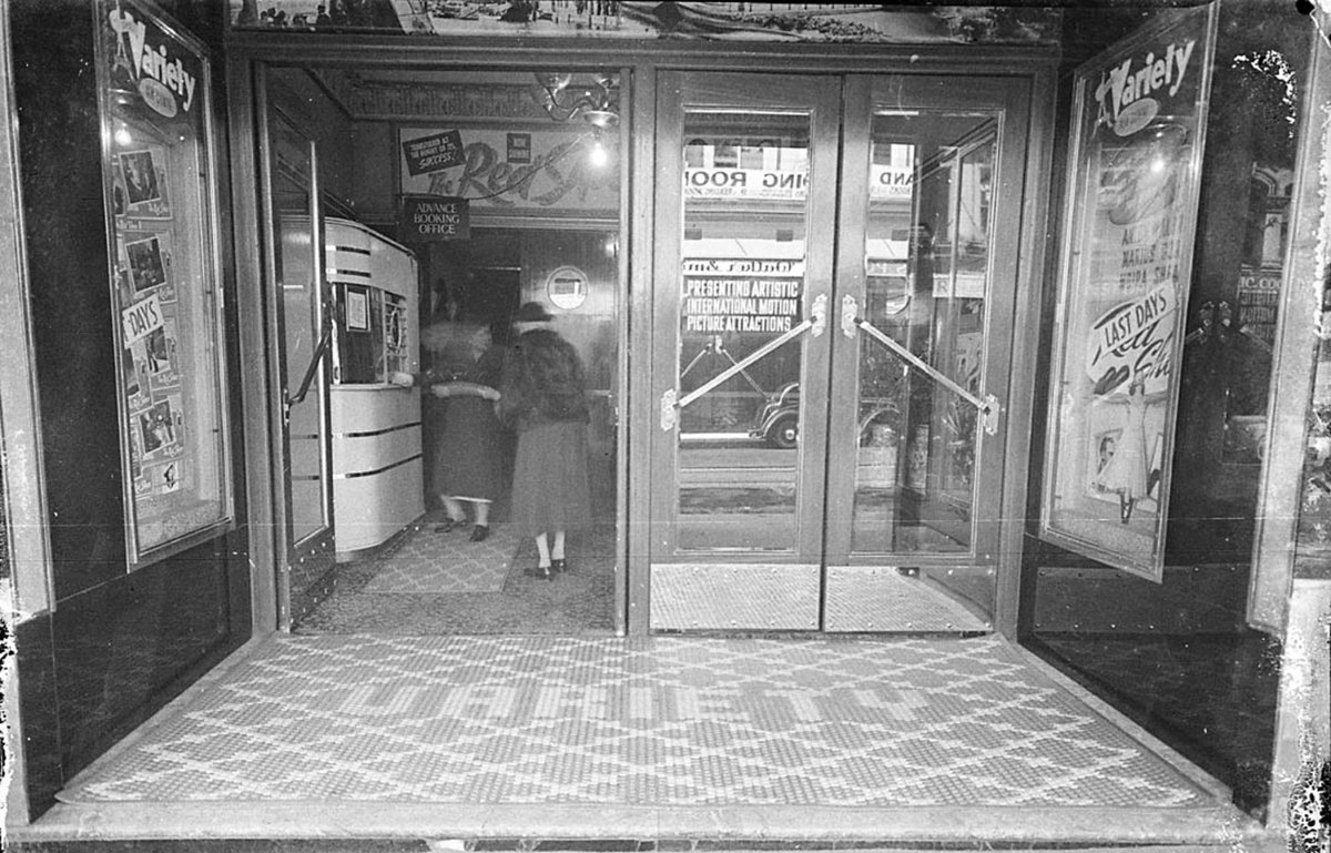 Rubber link mats at Variety Theatre and St James Hotel Bar (1949)