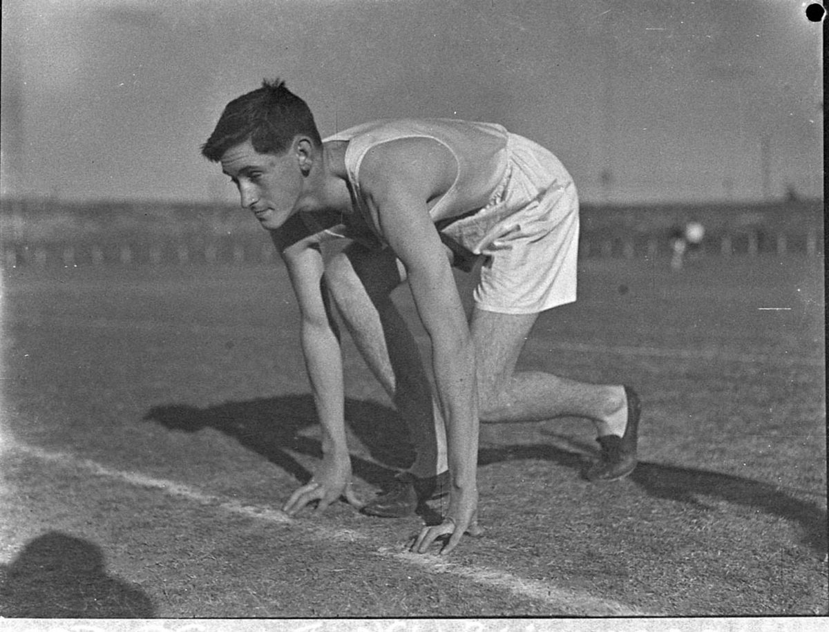 Runner starting (1935)