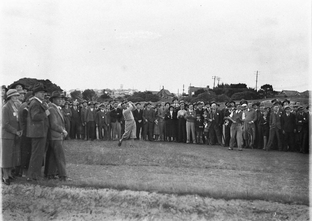 Ryan driving in his match with Gene Sarazen at Rose Bay (1934)