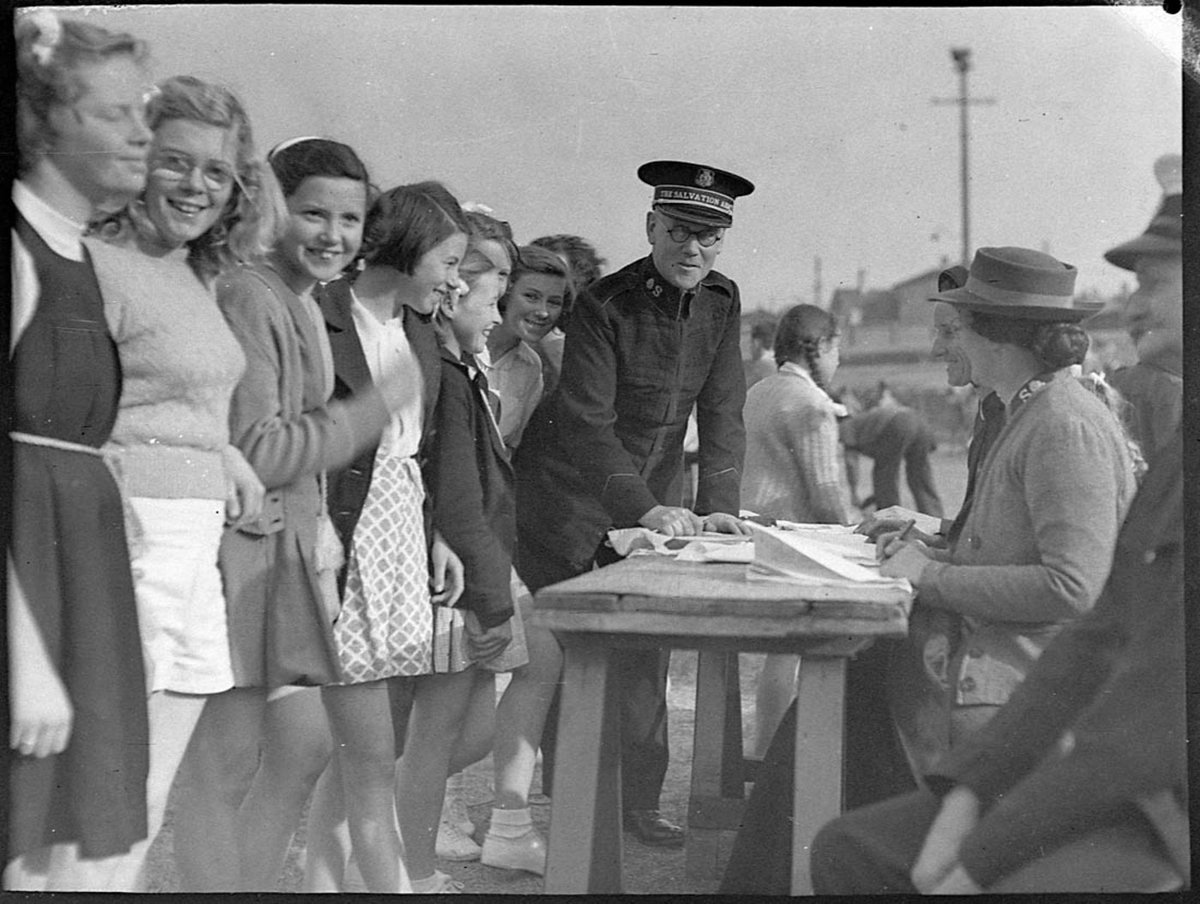 Salvation Army Youth Carnival Pratten Park (1948)