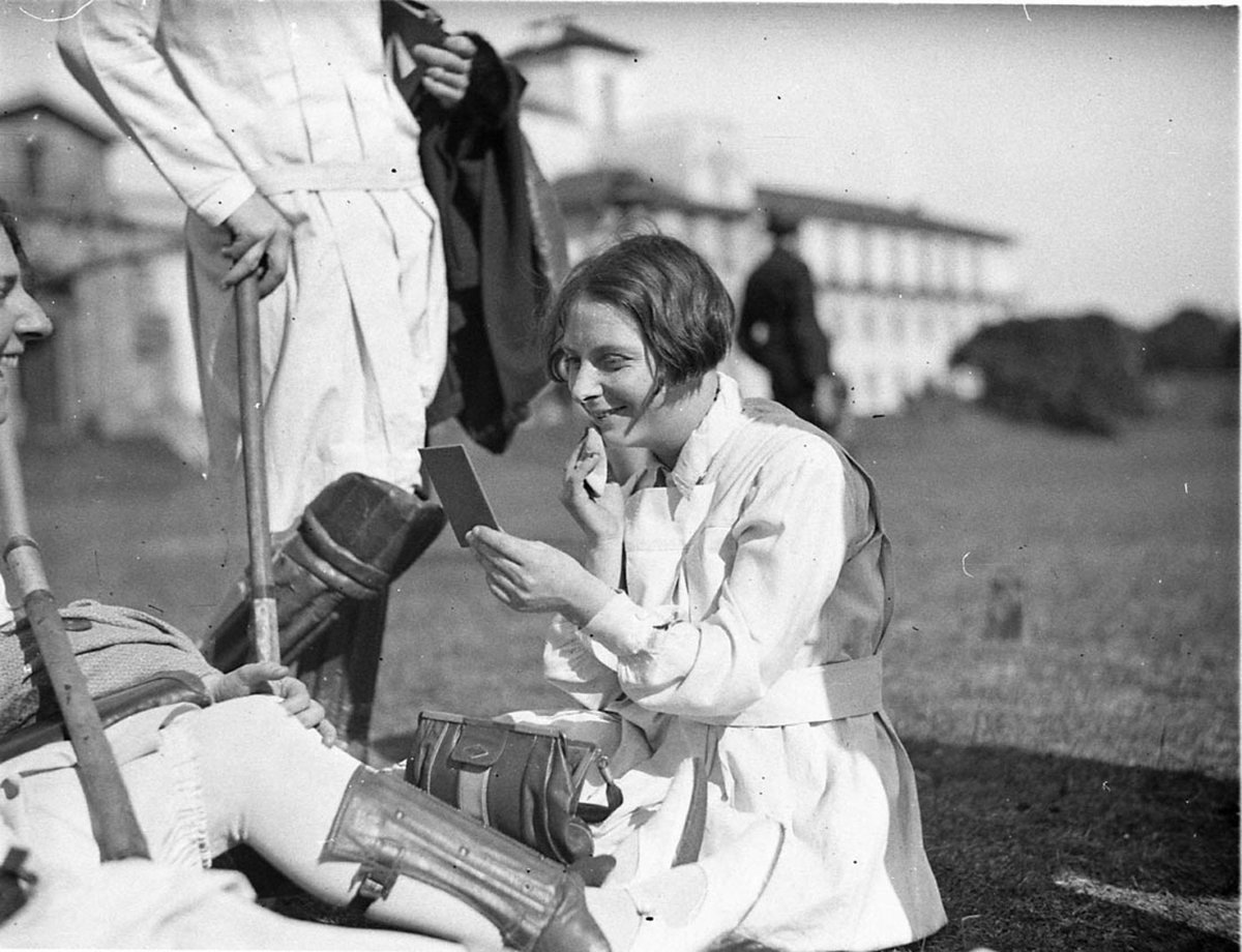 Schoolgirl hockey player (1929)