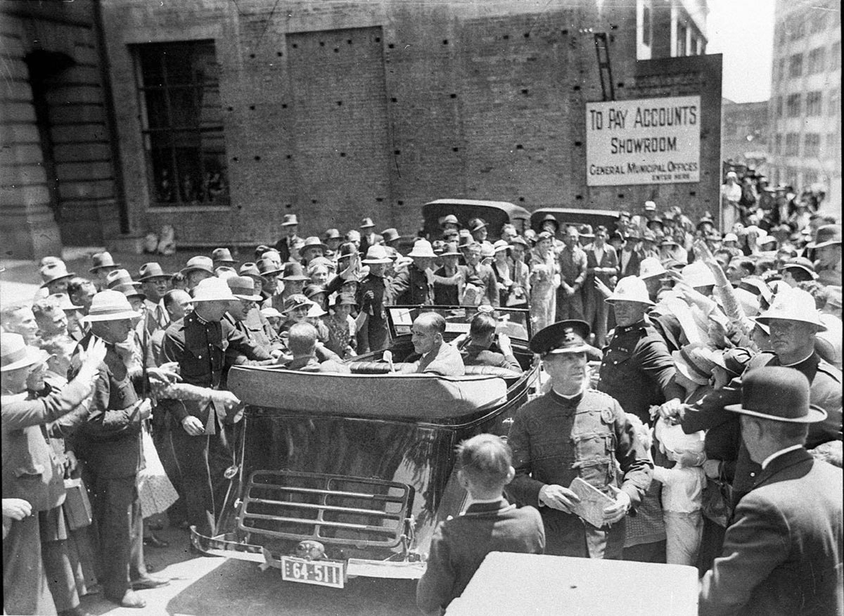 Scott and Campbell Black arrive at Sydney Town Hall for Civic Reception, Sydney city centre (1934)