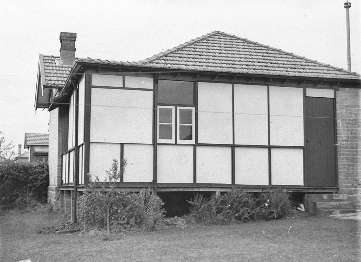 Side view (1930s)
