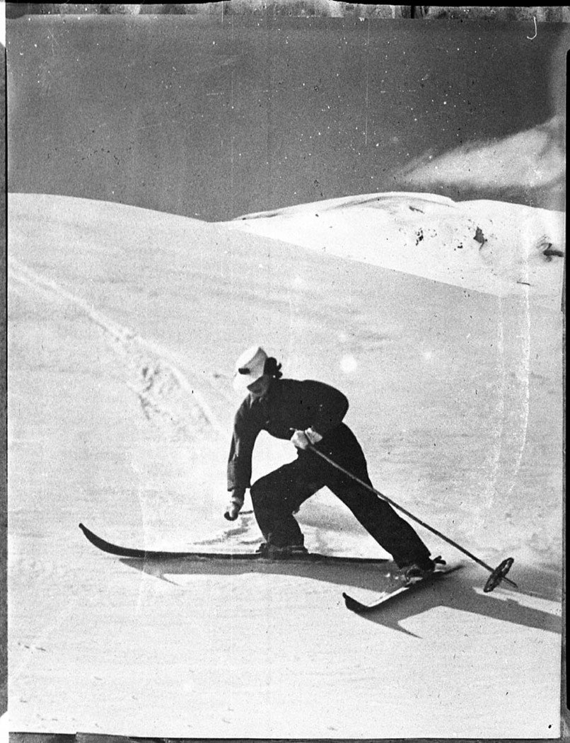 Skiing (1937)