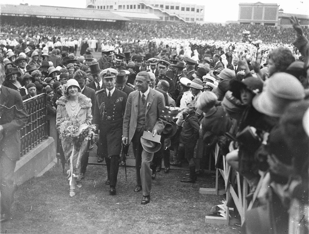 Smiling royal couple cheered by crowds at the Sydney Cricket Ground, Moore Park (1927)