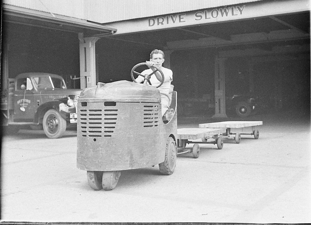 Solid tyres Metters lorry (1949)