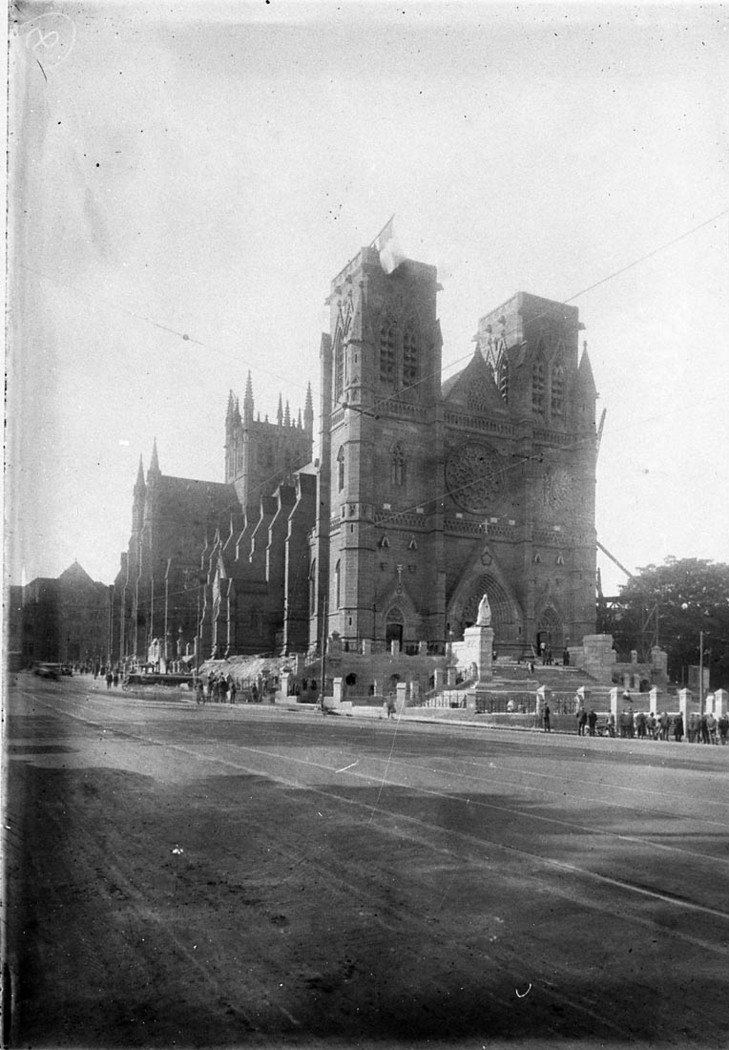 St Marys Cathedral Cardinal Morans statue in place but Archbishop Kelly must have been still alive Ted Hood 1391988, Sydney city centre (1930s)