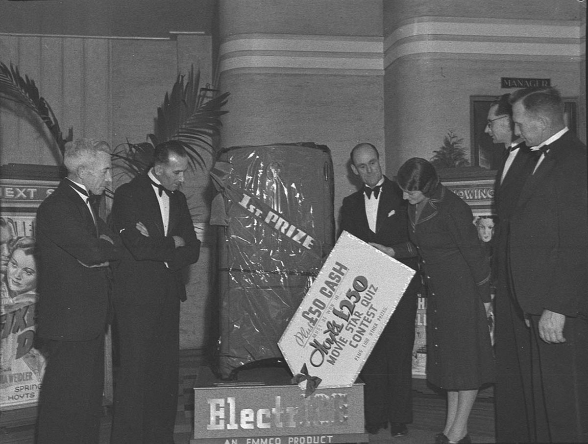 Star Theatre Bondi Junction refrigerator display and movie star quizz contest (1939)