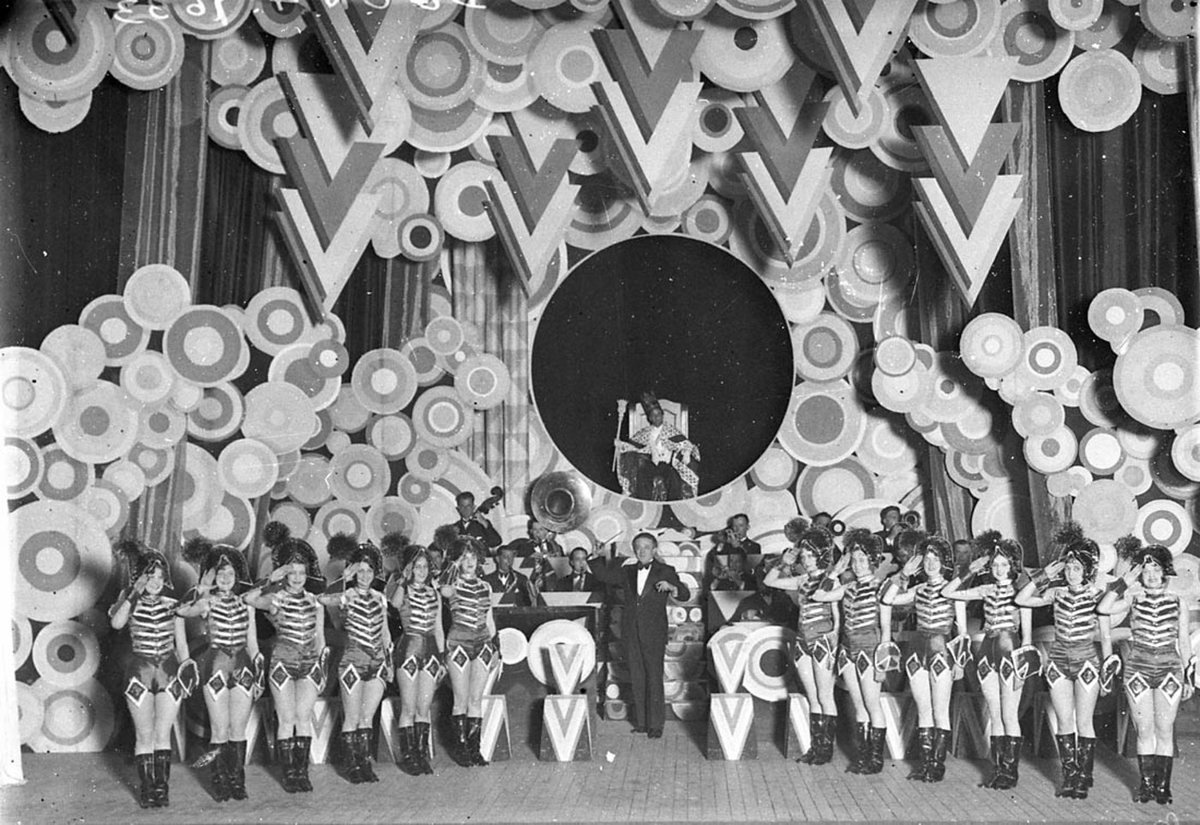 State Theatre Ballet and Orchestra King Neptune set, Sydney city centre (1929)