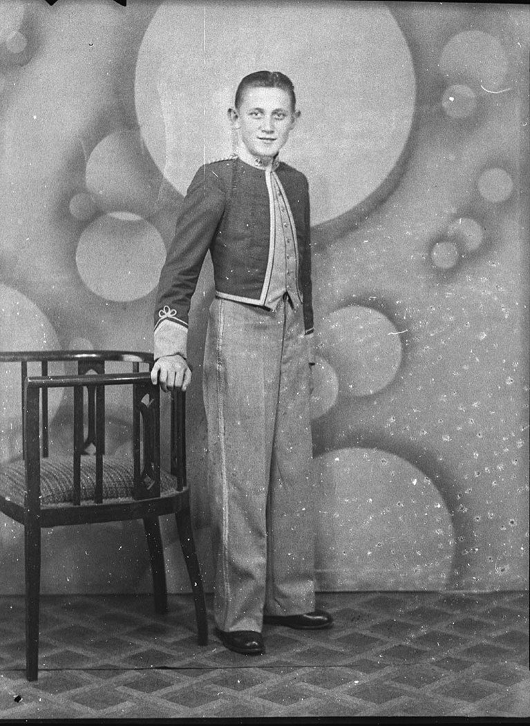 Studio portrait of Regent Theatre boy, Sydney city centre (1938)