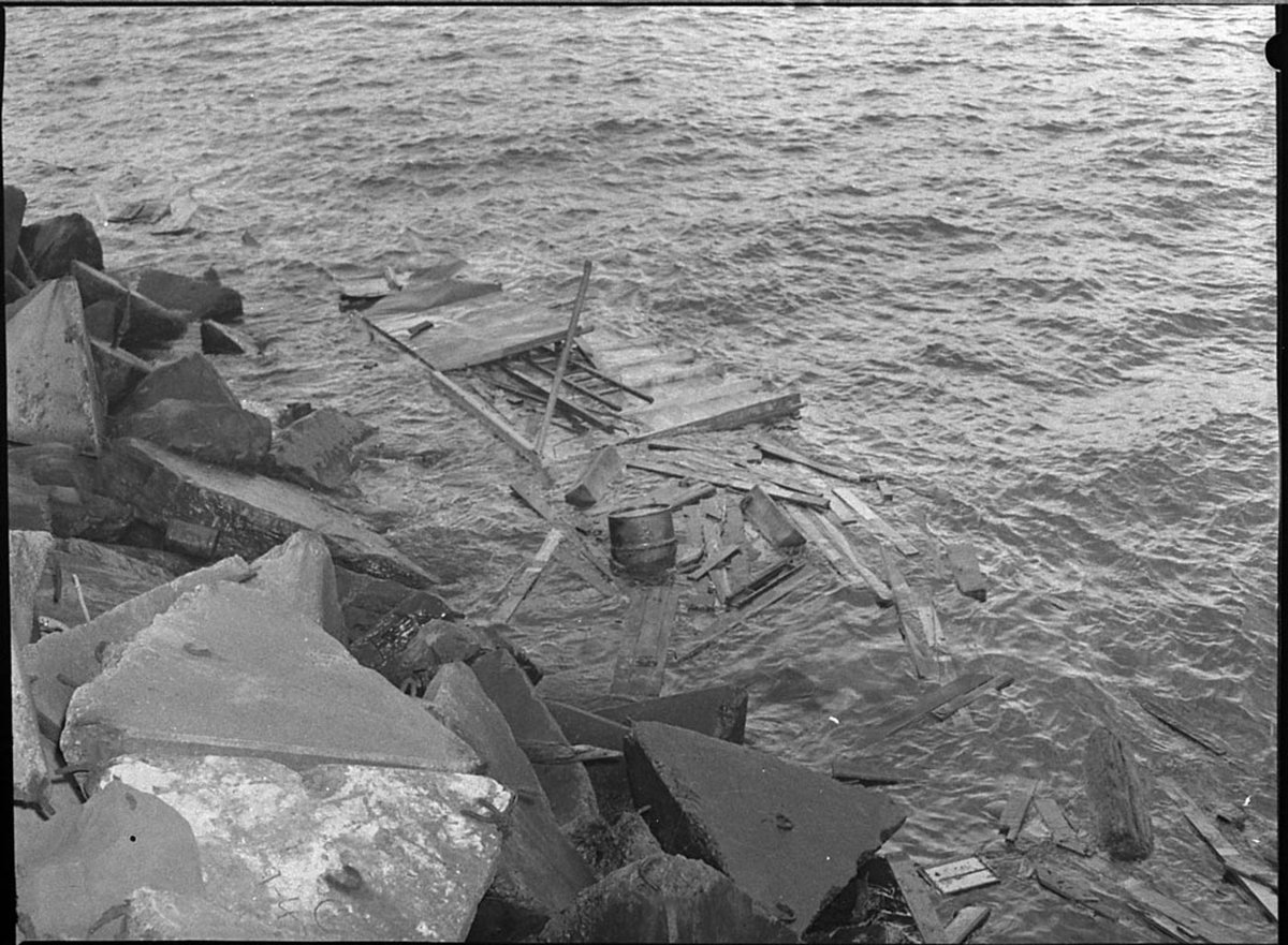 Sunken dredge Pluto (1957)