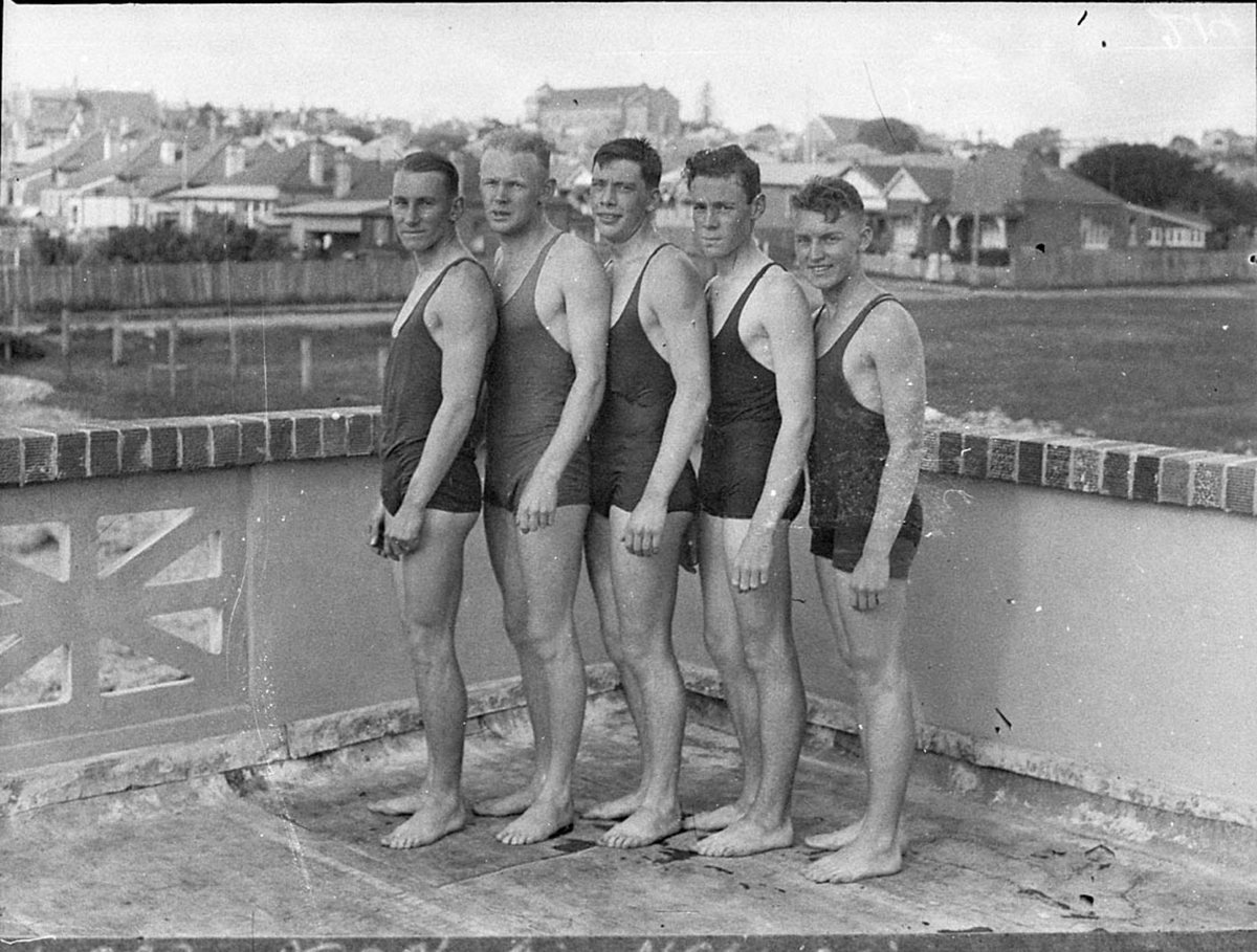 Swimmers (1935)