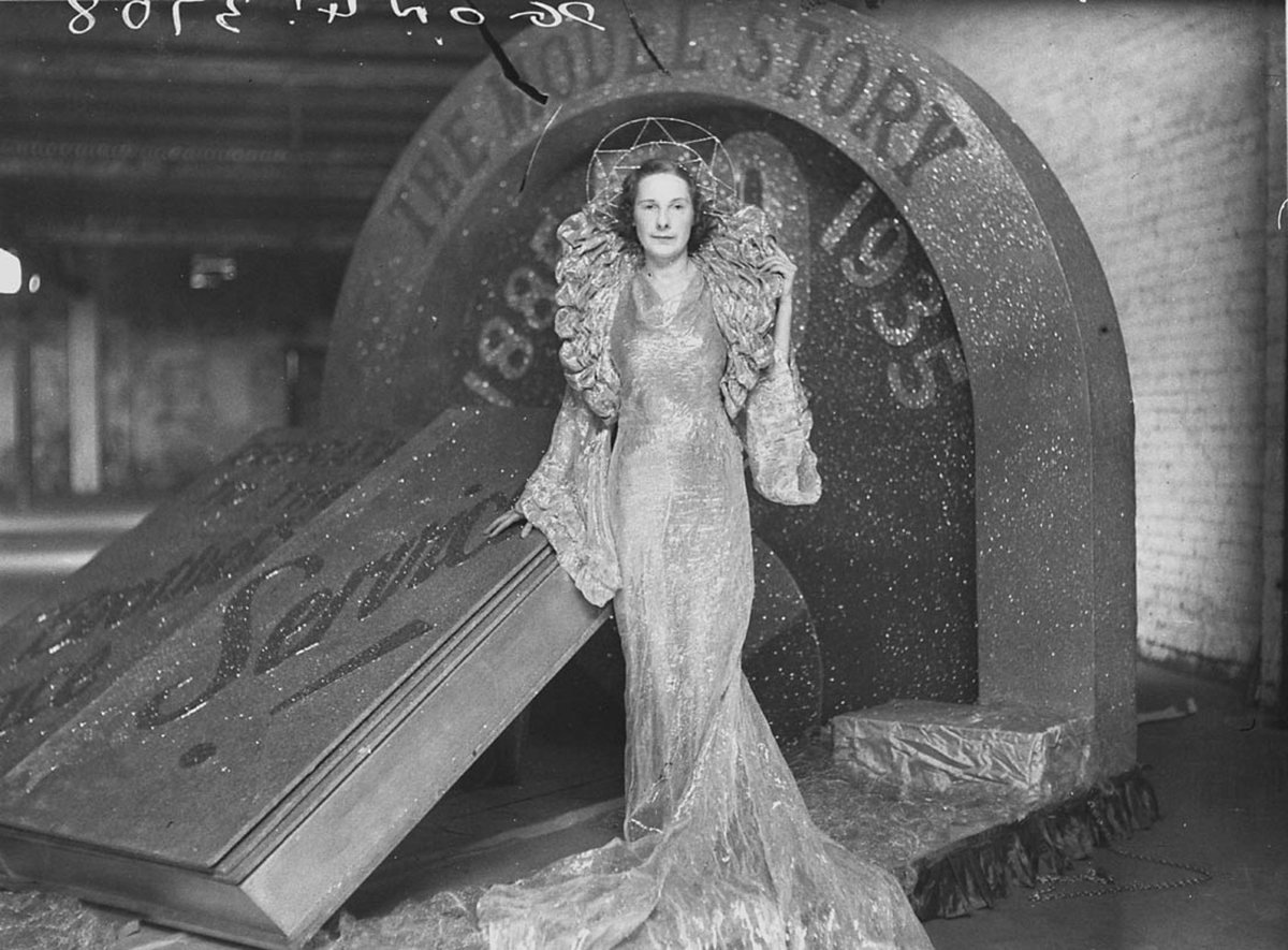 Tableau The Model Story Grace Bros 18851935