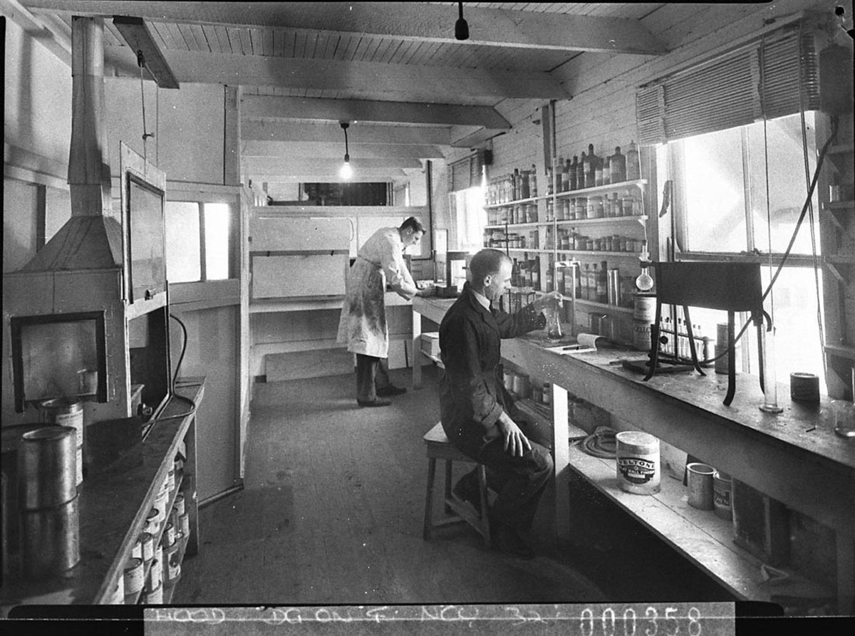Technicians in the laboratory, Auburn (1945)