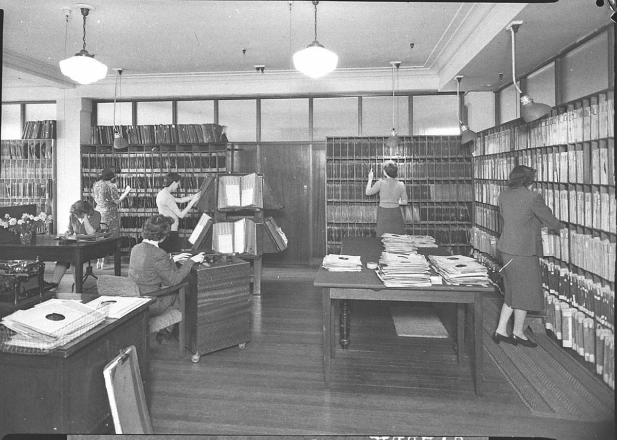 The 2UW radio station library of records plays and scripts, Sydney (1944)