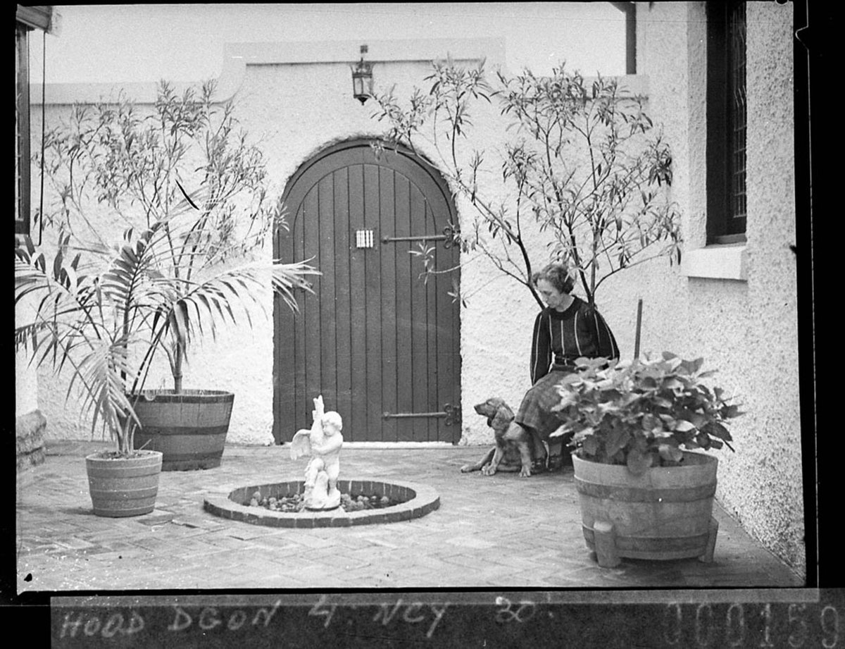 The courtyard Mrs Millingens home at Greenwich (1938)